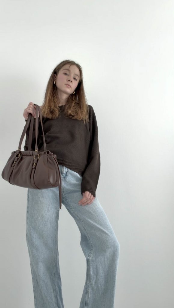 Mocha Mousse - so stylen Pariserinnen die Trendfarbe
