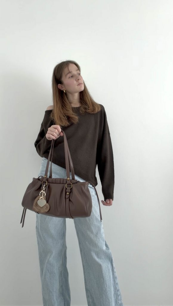 Mocha Mousse - so stylen Pariserinnen die Trendfarbe