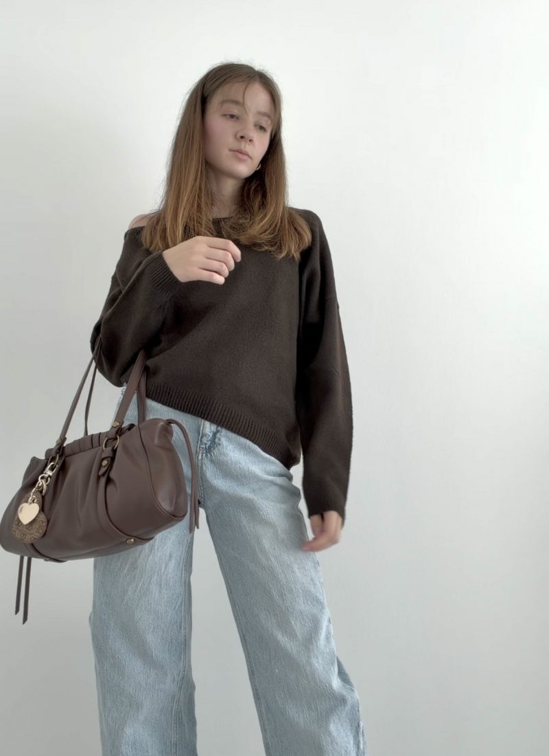 Mocha Mousse – so stylen Pariserinnen die Trendfarbe