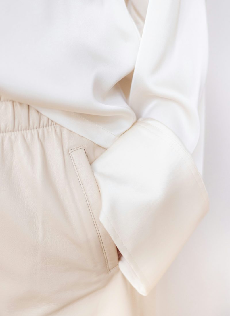 Cloud Dancer 2026 | Styling Tipps von Pariserinnen