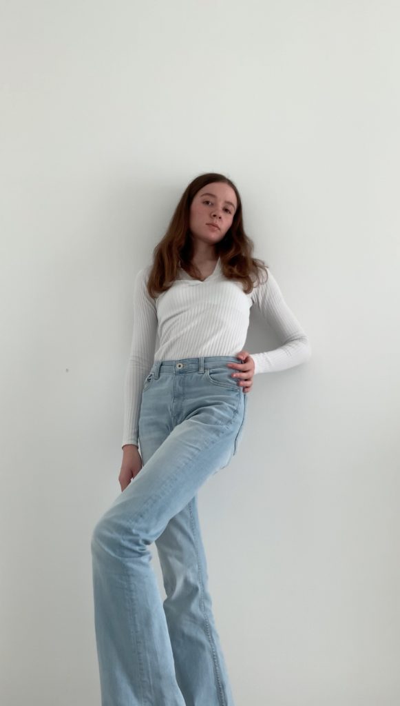 Flared Jeans stylen im French Chic | Denim-Style-Guide
