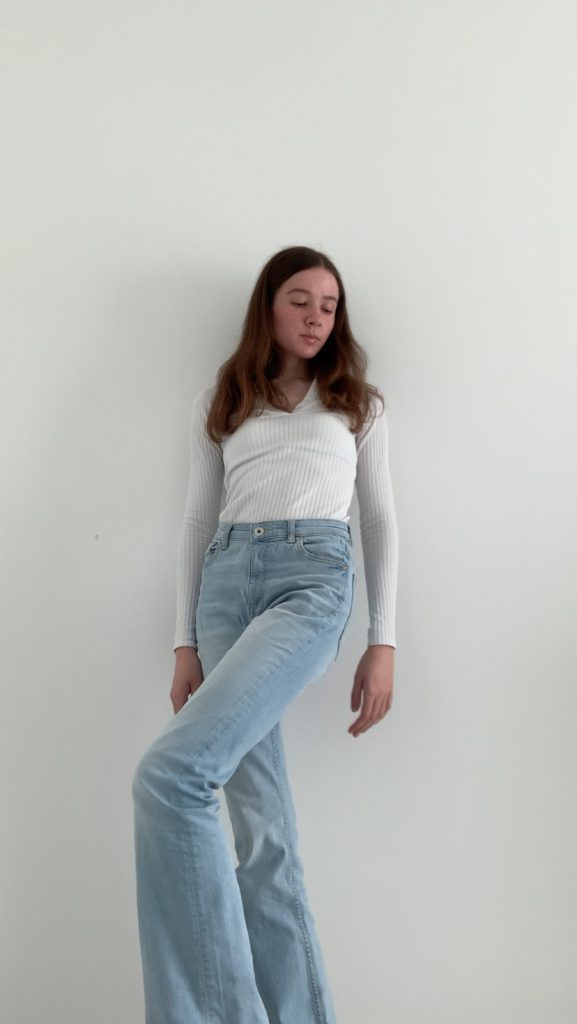 Flared Jeans stylen im French Chic | Denim-Style-Guide