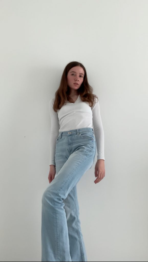 Flared Jeans stylen im French Chic | Denim-Style-Guide