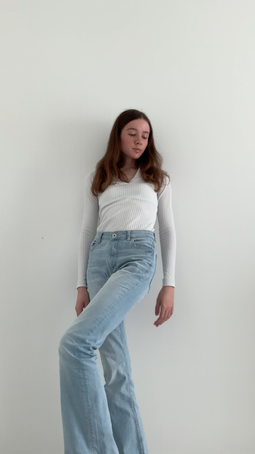 Flared Jeans stylen im French Chic | Denim-Style-Guide