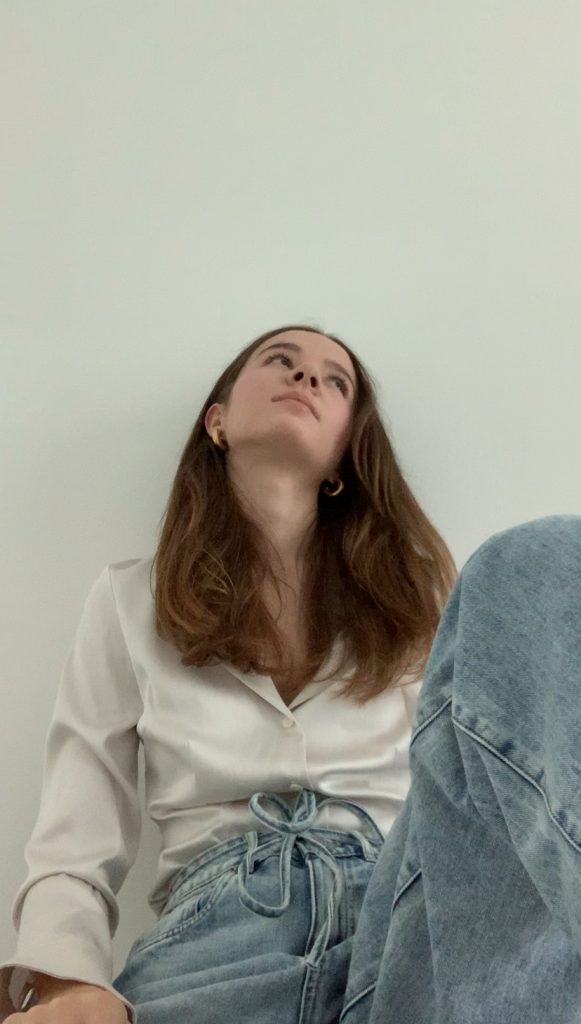 Straight Leg Jeans stylen im French Chic | Denim-Style-Guide