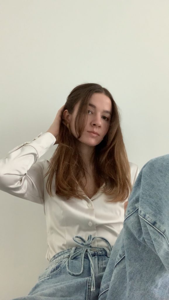 Straight Leg Jeans stylen im French Chic | Denim-Style-Guide