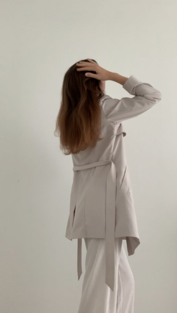 Trenchcoat Styling im French Chic | Guide für junge Frauen