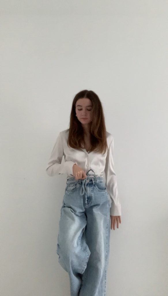 Wide Leg Jeans stylen im French Chic | Denim-Style-Guide