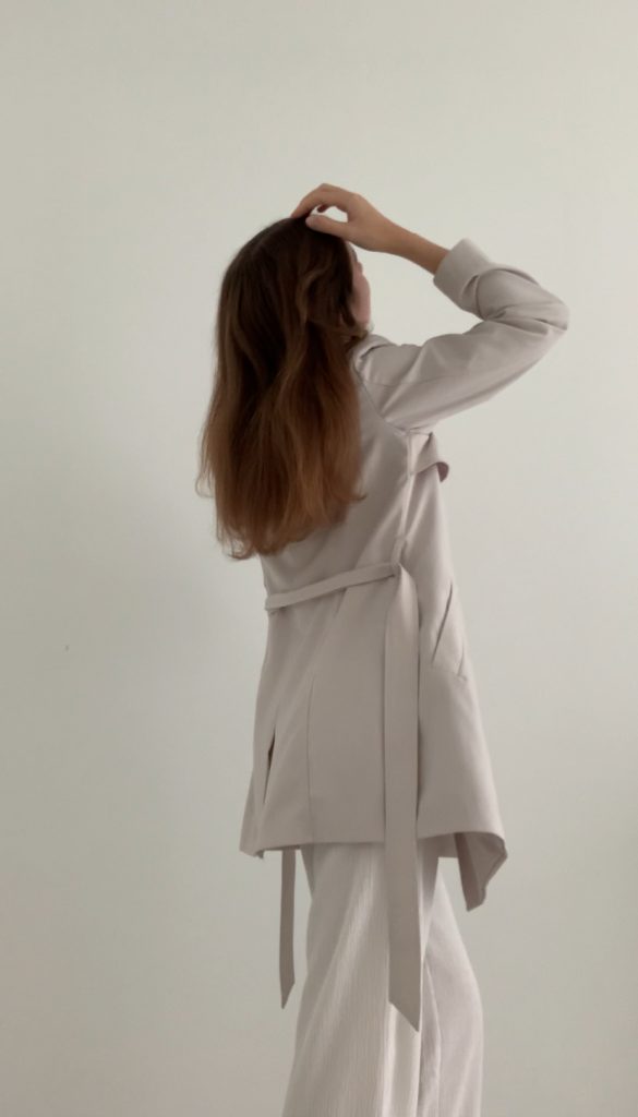 Trenchcoat Styling im French Chic | Guide für junge Frauen