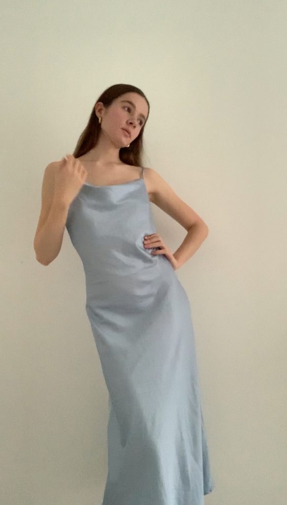 Slip Dress stylen im French Chic | Guide für junge Frauen