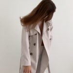 Trenchcoat Styling im French Chic | Guide für junge Frauen