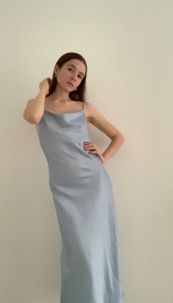 Slip Dress stylen im French Chic | Guide für junge Frauen