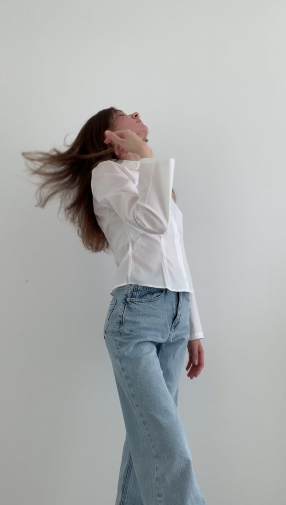 Weiße Bluse stylen im French Chic | Guide für junge Frauen