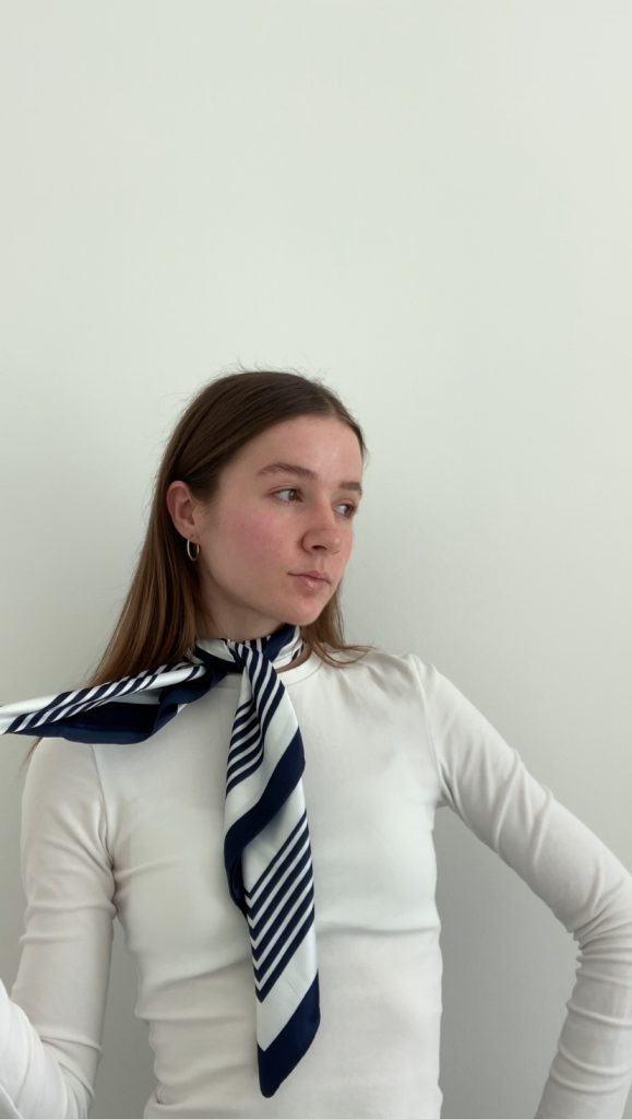 Halstuch modern und feminin tragen | Style-Guide Paris