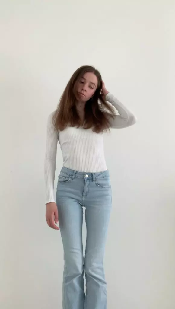High Waist Jeans stylen im French Chic