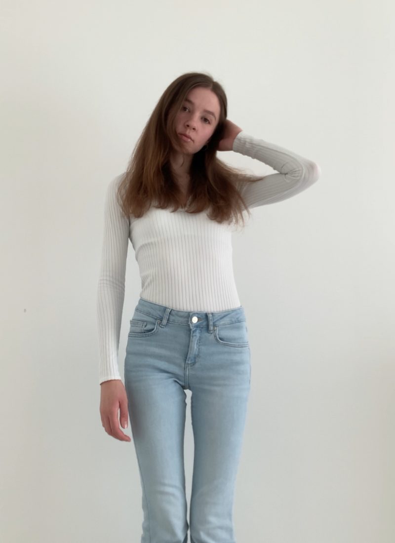 High Waist Jeans stylen im French Chic | Denim-Style-Guide