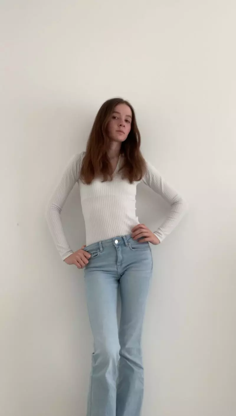 Low Rise Jeans stylen im French Chic