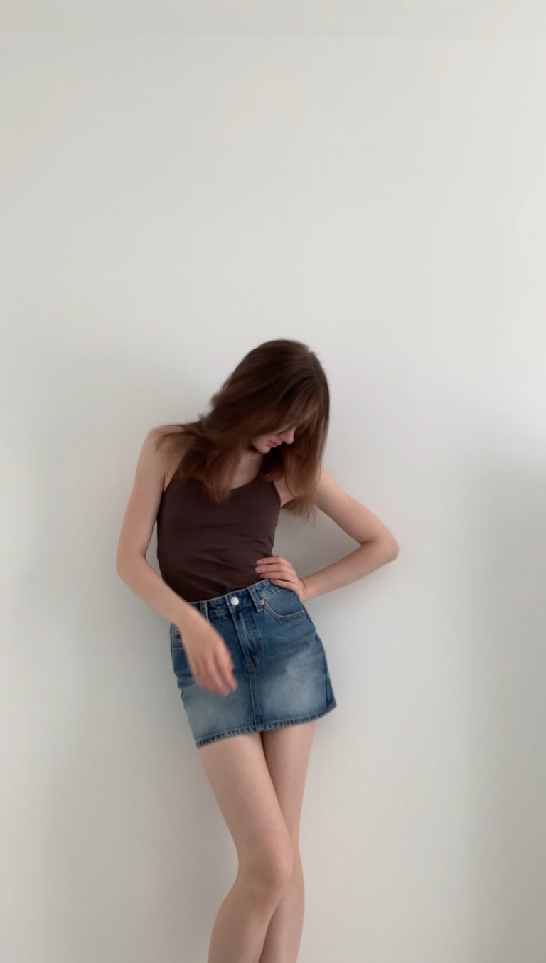 Jeansrock stylen im French Chic | Denim-Style-Guide
