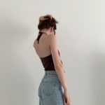 Neckholder-Top stylen im French Chic | Guide für junge Frauen