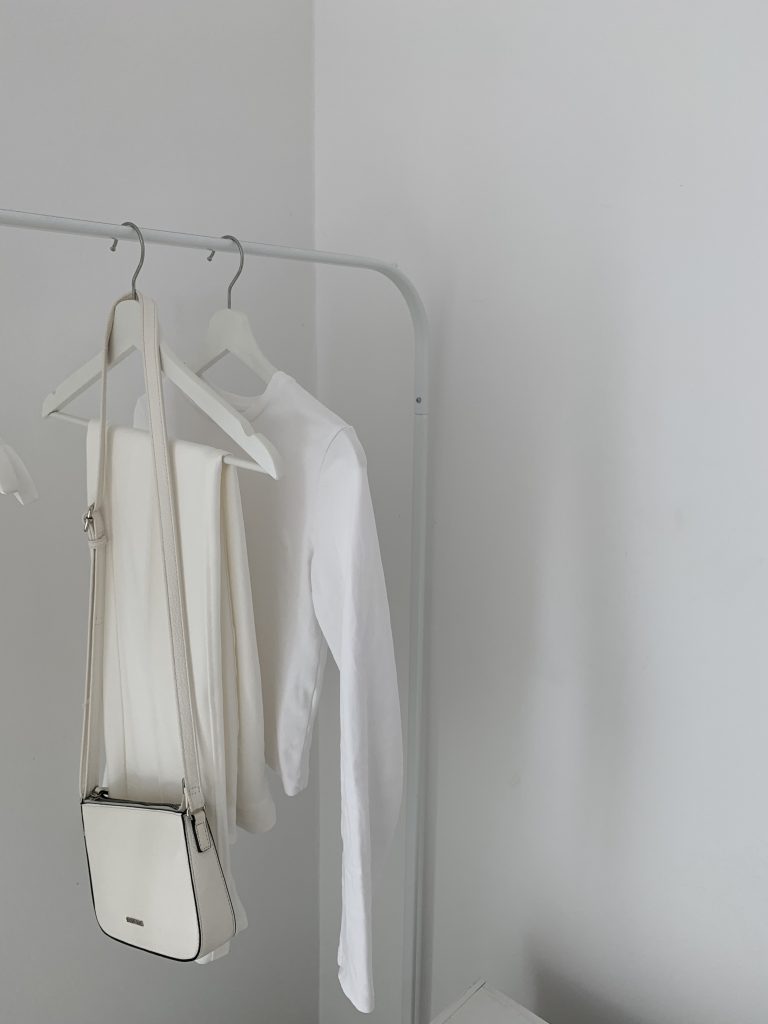 Pariser Chic | Das sind die Basics der Capsule Wardrobe