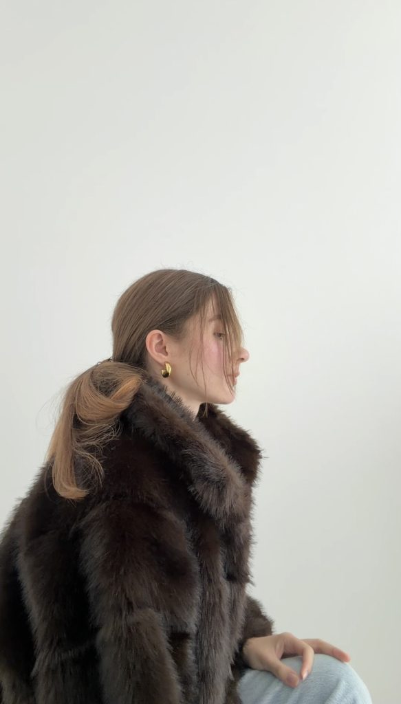 Fake Fur: Elegante Winter-Outfits im französischen Stil